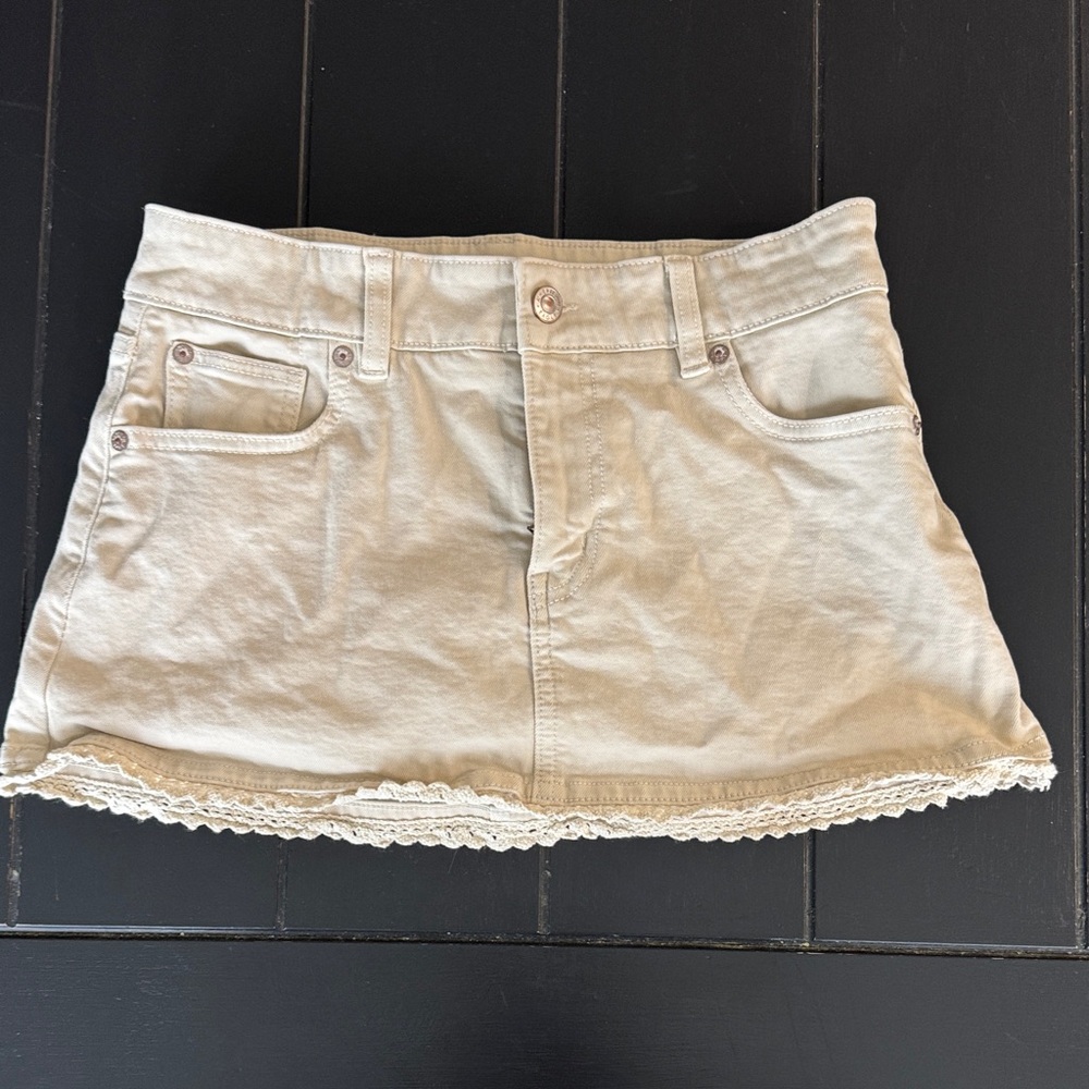 American Eagle Beige Skirt with Lace Detail